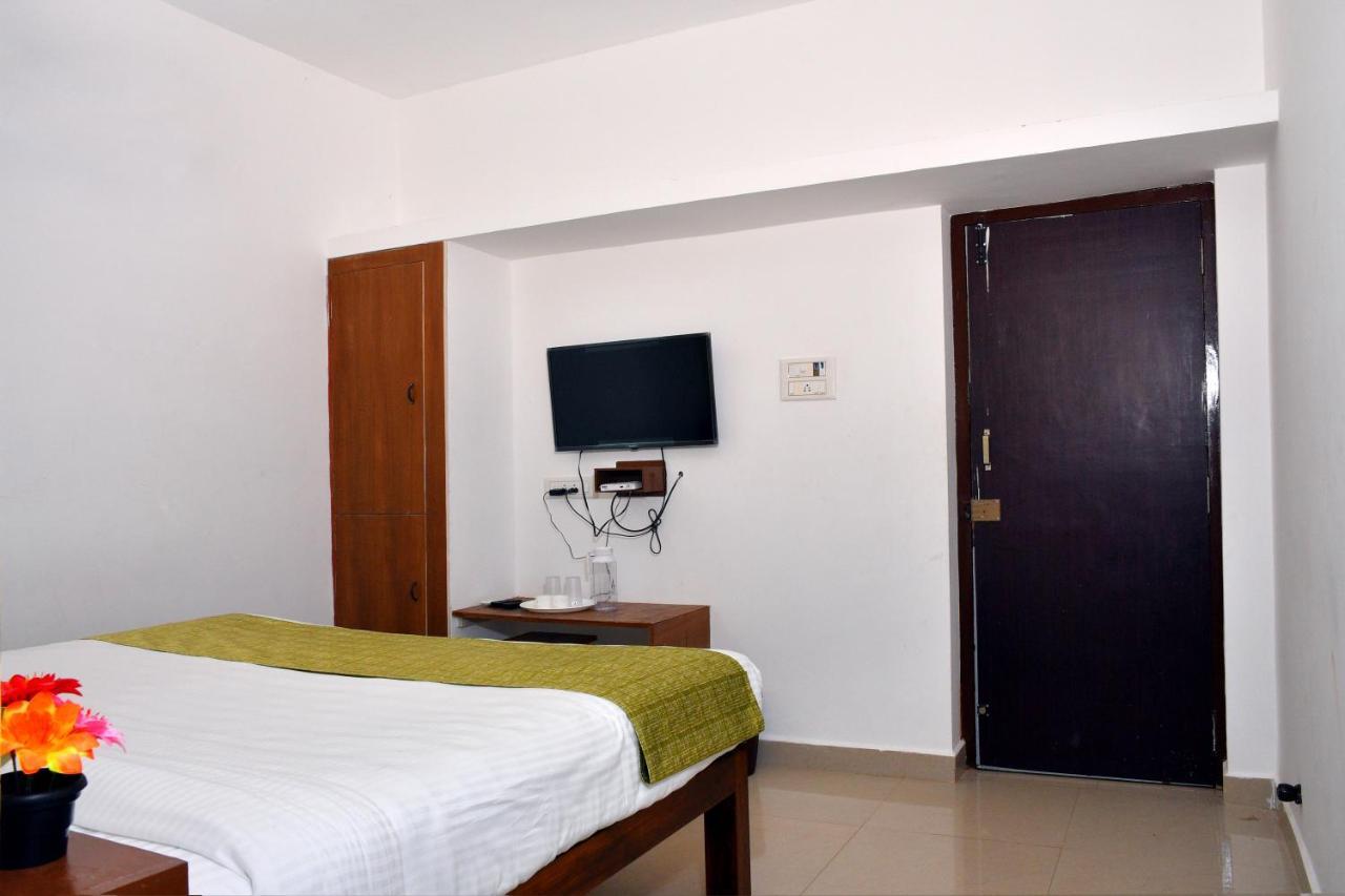 The Club House- Swimming Pool That'S Better Than The Beach Hotell Pondicherry Exteriör bild