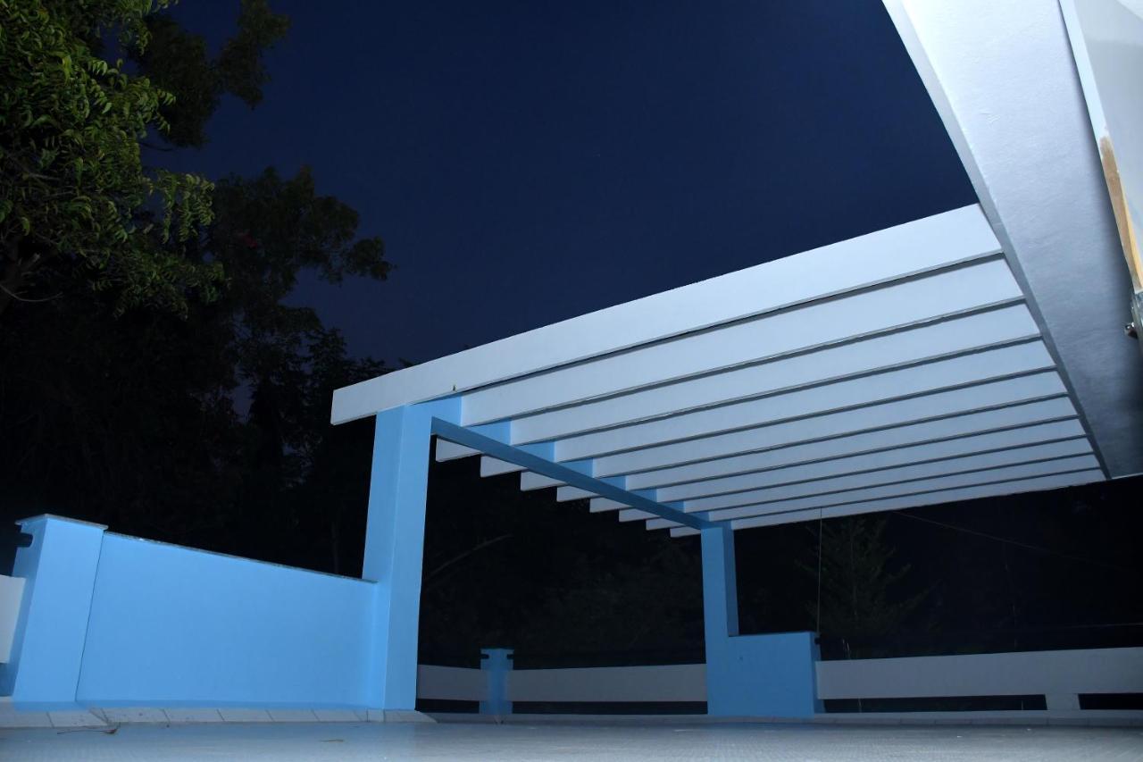 The Club House- Swimming Pool That'S Better Than The Beach Hotell Pondicherry Exteriör bild