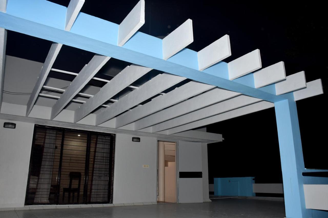 The Club House- Swimming Pool That'S Better Than The Beach Hotell Pondicherry Exteriör bild